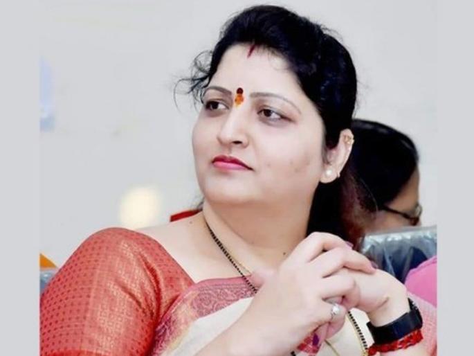 Ncp 's Rupali Chakankar reply to bjp MP's son Pankaj Tadas | आम्हाला भाजपसारखी सुपाऱ्या घेण्याची सवय नाही : राष्ट्रवादीच्या रुपाली चाकणकरांचं प्रत्युत्तर Ncp 's Rupali Chakankar reply to bjp MP's son Pankaj Tadas | आम्हाला भाजपसारखी सुपाऱ्या घेण्याची सवय नाही : राष्ट्रवादीच्या रुपाली चाकणकरांचं प्रत्युत्तर