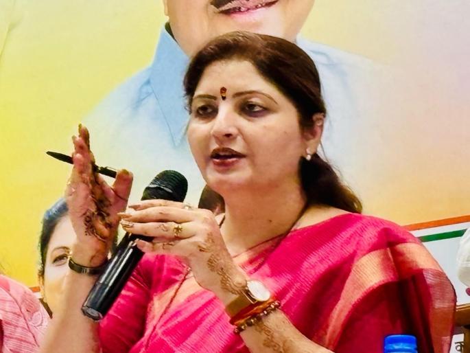 State Women's Commission recommends to government to call her 'Purnangini' instead of 'widow': Rupali Chakankar | ‘विधवा’ नव्हे ‘पुर्णांगिनी’ म्हणा; राज्य महिला आयोगाची शासनाला शिफारस: रूपाली चाकणकर State Women's Commission recommends to government to call her 'Purnangini' instead of 'widow': Rupali Chakankar | ‘विधवा’ नव्हे ‘पुर्णांगिनी’ म्हणा; राज्य महिला आयोगाची शासनाला शिफारस: रूपाली चाकणकर