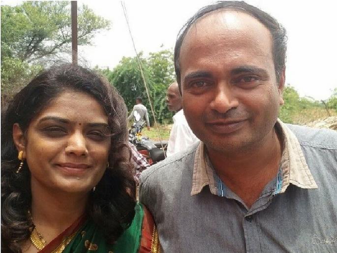 An abortion victim is Dr. Rupali Chowgule police lock-up | बेकायदेशीर गर्भपात करणाऱ्या डॉ. रुपाली चौगुलेला पोलिसांनी ठोकल्या बेड्या An abortion victim is Dr. Rupali Chowgule police lock-up | बेकायदेशीर गर्भपात करणाऱ्या डॉ. रुपाली चौगुलेला पोलिसांनी ठोकल्या बेड्या