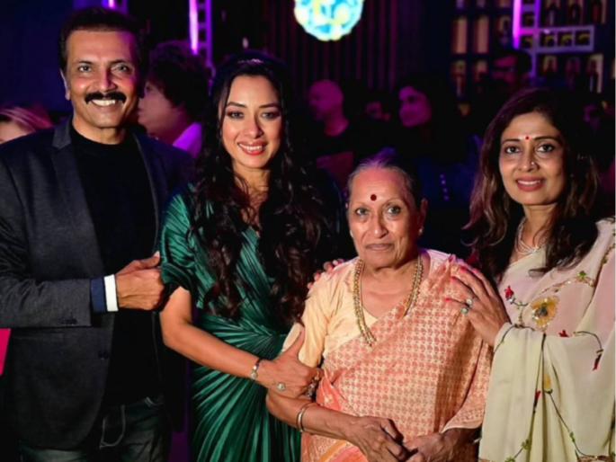 aai kuthe kay karte fame milind gawli attend anupama aka rupali ganguly birthday party shared post | हिंदीमधील अरुंधतीच्या वाढदिवसाला अनिरुद्धची पत्नीसह हजेरी, म्हणाले- "रुपाली गांगुलीची आई मला बघताच क्षणी म्हणाल्या..." aai kuthe kay karte fame milind gawli attend anupama aka rupali ganguly birthday party shared post | हिंदीमधील अरुंधतीच्या वाढदिवसाला अनिरुद्धची पत्नीसह हजेरी, म्हणाले- "रुपाली गांगुलीची आई मला बघताच क्षणी म्हणाल्या..."