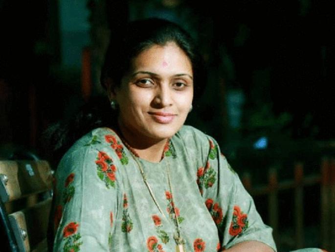 rupali patil thombres defamation on facebook pune latest crime | रुपाली पाटील-ठोंबरेंची फेसबुकवर बदनामी; पुण्यात मनसेच्या 16 पदाधिकाऱ्यांविरोधात गुन्हा दाखल rupali patil thombres defamation on facebook pune latest crime | रुपाली पाटील-ठोंबरेंची फेसबुकवर बदनामी; पुण्यात मनसेच्या 16 पदाधिकाऱ्यांविरोधात गुन्हा दाखल