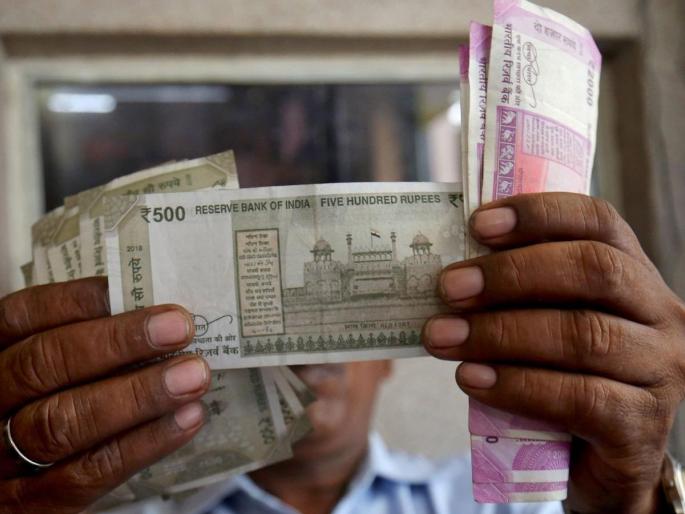 He dug a pit in the house and hid Rs 50 lakh | घरात खड्डा खोदून ५० लाख लपविले He dug a pit in the house and hid Rs 50 lakh | घरात खड्डा खोदून ५० लाख लपविले