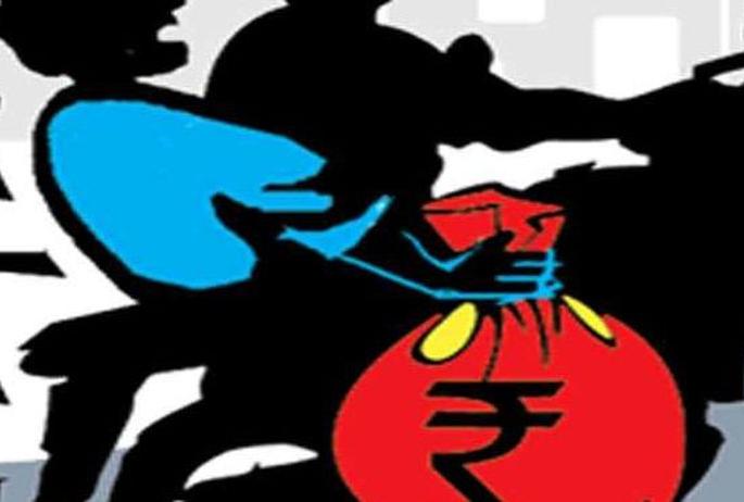 1 lakh 80 thousand rupees were looted from the farmers | शेतकऱ्याचे १ लाख ८० हजार रुपये लुटले