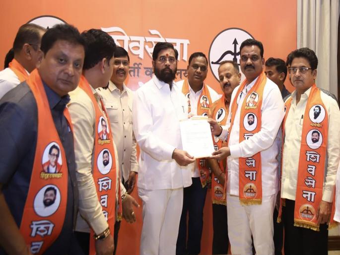 Maharashtra Assembly Election 2024 - Former Uddhav Thackeray party MLA Rupesh Mhatre joins Eknath Shinde Shiv Sena | ठाकरे गटानं पक्षातून हकालपट्टी केली; माजी आमदारानं शिंदेंच्या शिवसेनेची वाट धरली Maharashtra Assembly Election 2024 - Former Uddhav Thackeray party MLA Rupesh Mhatre joins Eknath Shinde Shiv Sena | ठाकरे गटानं पक्षातून हकालपट्टी केली; माजी आमदारानं शिंदेंच्या शिवसेनेची वाट धरली