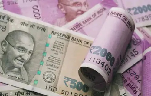 Money doubled in three years Many took out loans to invest money in the scheme | दामदुप्पट योजनेचा फंडा : कर्ज काढून, दागिने विकून अनेकांनी केली गुंतवणूक Money doubled in three years Many took out loans to invest money in the scheme | दामदुप्पट योजनेचा फंडा : कर्ज काढून, दागिने विकून अनेकांनी केली गुंतवणूक