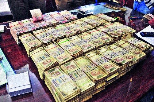 Petrol pump manages 16 lakh robbery | पेट्रोलपंपचालकानेच केला १६ लाख लुटीचा बहाणा