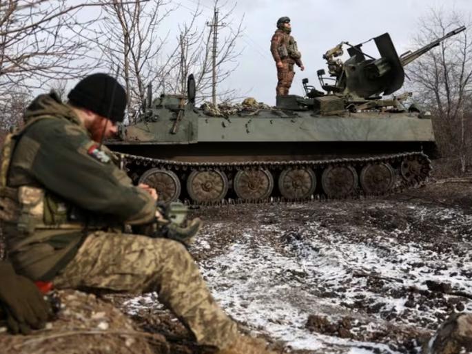 Fraud! Taken to Russia on the pretext of employment job; 12 Indians forced joined the war against Ukraine | दगा! नोकरी देतो म्हणून सांगून रशियाला नेले; १२ भारतीयांना युक्रेनविरोधात युद्धाला जुंपले Fraud! Taken to Russia on the pretext of employment job; 12 Indians forced joined the war against Ukraine | दगा! नोकरी देतो म्हणून सांगून रशियाला नेले; १२ भारतीयांना युक्रेनविरोधात युद्धाला जुंपले