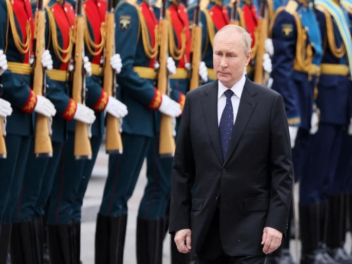 Russia's military may stage a coup against Putin; Commander Girkin's warning | पुतीनविरोधात रशियाचे लष्कर करू शकते बंड; कमांडर गिरकिन यांचा इशारा Russia's military may stage a coup against Putin; Commander Girkin's warning | पुतीनविरोधात रशियाचे लष्कर करू शकते बंड; कमांडर गिरकिन यांचा इशारा