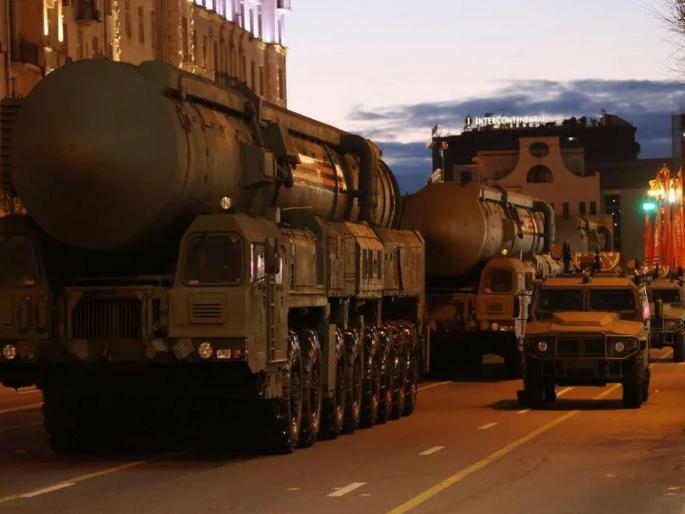 Russia to conduct military exercises with nuclear weapons; Western countries including America were warned | रशिया अण्वस्त्रांसह लष्करी सराव करणार; अमेरिकेसह पश्चिमी देशांना दिला इशारा Russia to conduct military exercises with nuclear weapons; Western countries including America were warned | रशिया अण्वस्त्रांसह लष्करी सराव करणार; अमेरिकेसह पश्चिमी देशांना दिला इशारा