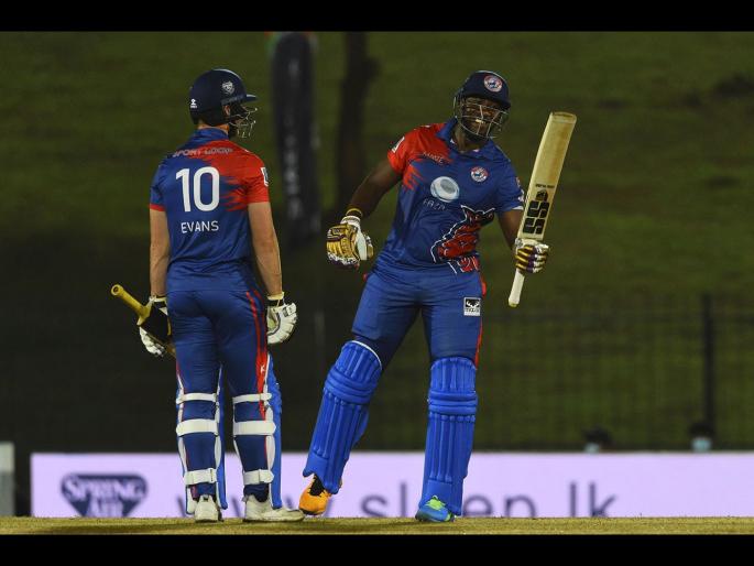 Andre Russell wearing KKR gloves in Lanka Premier League, smashed 65* off 19 balls against Galle Gladiators  | आंद्रे रसेलनं ५-५ षटकांच्या सामन्यात ३४२च्या स्ट्राईक रेटनं चोपल्या धावा; शाहिद आफ्रिदीच्या संघाला धु धु धुतले