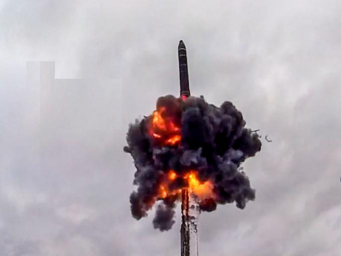 Russia fires ballistic missile, first power outage in Ukraine since attack | रशियाने डागले बॅलेस्टिक क्षेपणास्त्र, हल्ल्यानंतर युक्रेनमध्ये पहिल्यांदाच वीज खंडित  Russia fires ballistic missile, first power outage in Ukraine since attack | रशियाने डागले बॅलेस्टिक क्षेपणास्त्र, हल्ल्यानंतर युक्रेनमध्ये पहिल्यांदाच वीज खंडित