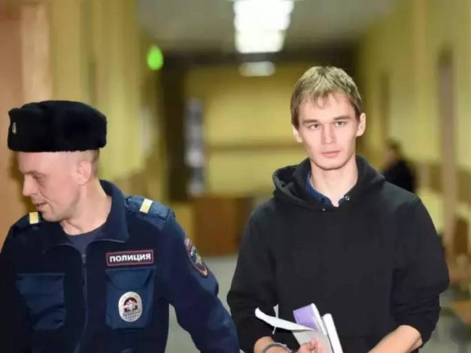 Russia arrests mathematician Azat Miftakhov terrorism charges minutes after his release | रशियाच्या निशाण्यावर ३० वर्षांचा गणितज्ज्ञ; सुटका होताच काही मिनिटांत पुन्हा अटक Russia arrests mathematician Azat Miftakhov terrorism charges minutes after his release | रशियाच्या निशाण्यावर ३० वर्षांचा गणितज्ज्ञ; सुटका होताच काही मिनिटांत पुन्हा अटक