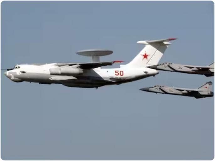 Ukraine gave a big shock to Russia, shot down a spy plane, the price was in thousands of crores | युक्रेनने रशियाला दिला जबर धक्का, हेरगिरी करणारं विमान पाडलं, हजारो कोटींमध्ये होती किंमत 