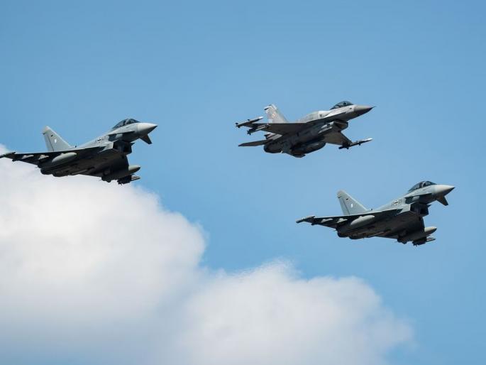 Russia-Ukraine war: Poland scrambled its own and NATO air defence to shoot down Russian drone its airspace | रशिया-युक्रेन युद्धात 'या' देशानं मारली उडी; रशियन ड्रोन्स पाडले, F 16 लढाऊ विमाने हवेत झेपावली Russia-Ukraine war: Poland scrambled its own and NATO air defence to shoot down Russian drone its airspace | रशिया-युक्रेन युद्धात 'या' देशानं मारली उडी; रशियन ड्रोन्स पाडले, F 16 लढाऊ विमाने हवेत झेपावली