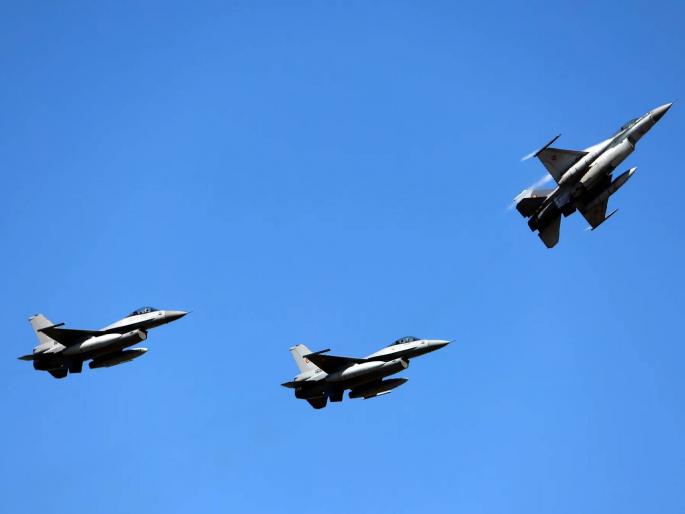 War takes an explosive turn, Russian drones in Romania; Ukraine launches fierce attack on Russia's largest oil plant | युद्ध स्फोटक वळणावर, रशियन ड्रोन्स रोमानियात; युक्रेनचा रशियातील सर्वात मोठ्या तेल प्रकल्पावर भीषण हल्ला War takes an explosive turn, Russian drones in Romania; Ukraine launches fierce attack on Russia's largest oil plant | युद्ध स्फोटक वळणावर, रशियन ड्रोन्स रोमानियात; युक्रेनचा रशियातील सर्वात मोठ्या तेल प्रकल्पावर भीषण हल्ला