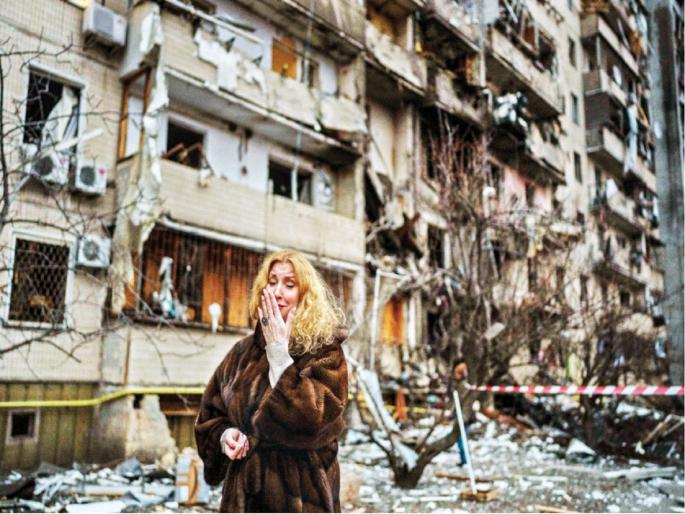 Russis Ukraine Crisis: Russian military siege of the Ukrainian capital; Only discuss surrender: Putin | Russis Ukraine Crisis : 'युक्रेनच्या राजधानीला रशियन सैन्याचा वेढा'; शरण आला तरच चर्चा : पुतिन Russis Ukraine Crisis: Russian military siege of the Ukrainian capital; Only discuss surrender: Putin | Russis Ukraine Crisis : 'युक्रेनच्या राजधानीला रशियन सैन्याचा वेढा'; शरण आला तरच चर्चा : पुतिन