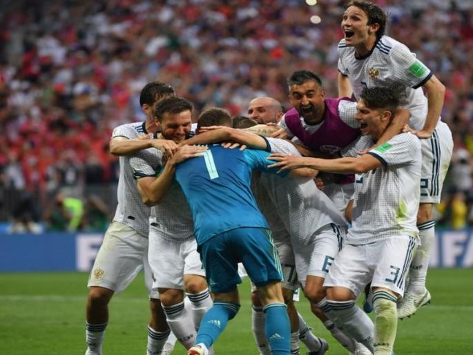 FIFA Football World Cup 2018: Russia celebrates winning victory ... | FIFA Football World Cup 2018 :  रशियाने असा साजरा केला विजयी जल्लोष... FIFA Football World Cup 2018: Russia celebrates winning victory ... | FIFA Football World Cup 2018 :  रशियाने असा साजरा केला विजयी जल्लोष...