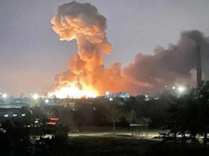 Russia-Ukraine War: Russia's air strike in the Sumi region of Ukraine, killing 22 people | Russia-Ukraine War: युक्रेनमधील सुमी परिसरात रशियाची एअर स्ट्राइक, 22 जणांचा मृत्यू Russia-Ukraine War: Russia's air strike in the Sumi region of Ukraine, killing 22 people | Russia-Ukraine War: युक्रेनमधील सुमी परिसरात रशियाची एअर स्ट्राइक, 22 जणांचा मृत्यू