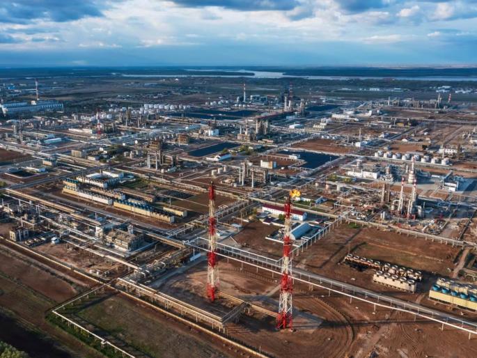 The gap between donald trump and Putin widened, a big blow to the Russian oil empire; It started selling foreign assets | ट्रम्प आणि पुतिन यांच्यातील दरी वाढली, रशियन तेल साम्राज्याला मोठा झटका; परदेशी मालमत्ता विकण्यास सुरुवात The gap between donald trump and Putin widened, a big blow to the Russian oil empire; It started selling foreign assets | ट्रम्प आणि पुतिन यांच्यातील दरी वाढली, रशियन तेल साम्राज्याला मोठा झटका; परदेशी मालमत्ता विकण्यास सुरुवात