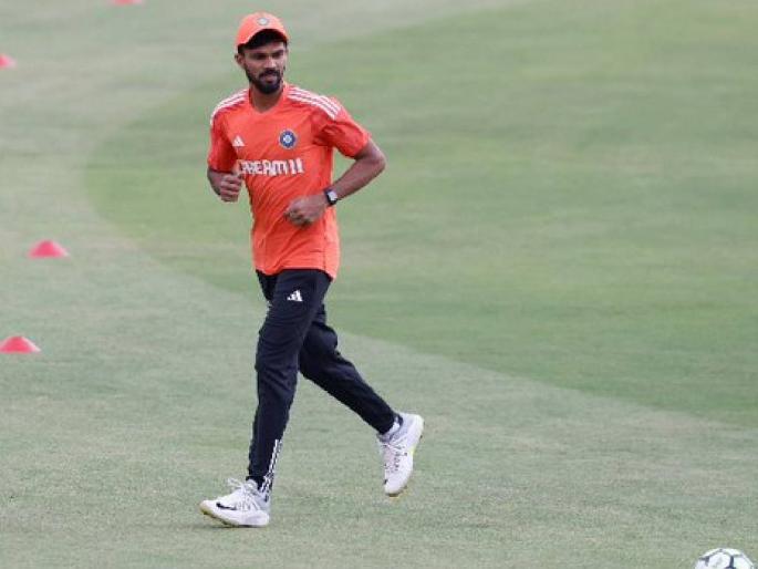 Ruturaj Gaikwad ruled out of the SAvIND Test series, Selection Committee has named Abhimanyu Easwaran as his replacement, Kuldeep Yadav has been released from the squad. | ऋतुराज गायकवाडची माघार, संघात दाखल झाला २२ शतकं ठोकणारा तगडा फलंदाज