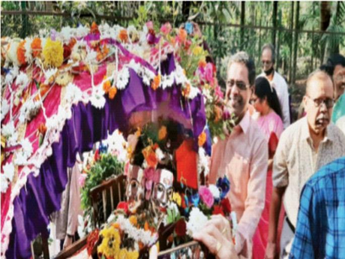 Datta Digambara's triumph in Raigad district | रायगड जिल्ह्यात घुमला ‘दत्त दिगंबरां’चा जयघोष; कोरोनाच्या नियमांचे पालन Datta Digambara's triumph in Raigad district | रायगड जिल्ह्यात घुमला ‘दत्त दिगंबरां’चा जयघोष; कोरोनाच्या नियमांचे पालन