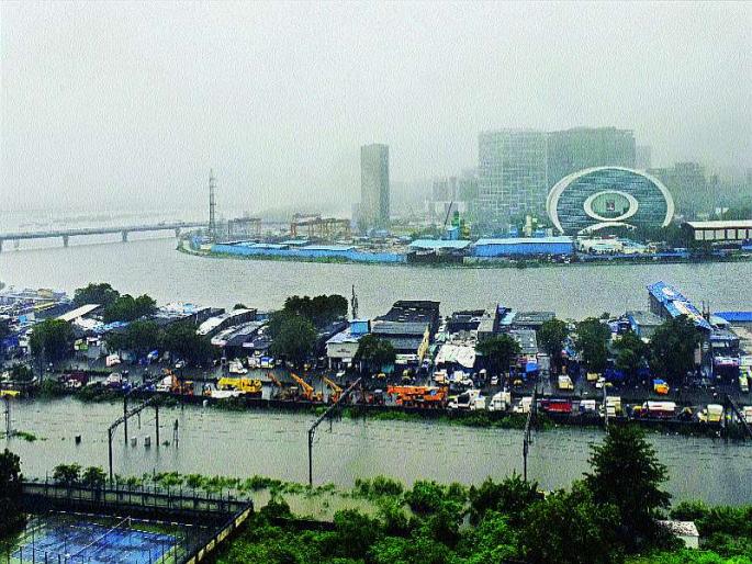 Migration of citizens living on the Mithi river | मिठी नदीकिनारी राहणाऱ्या नागरिकांचे स्थलांतर Migration of citizens living on the Mithi river | मिठी नदीकिनारी राहणाऱ्या नागरिकांचे स्थलांतर