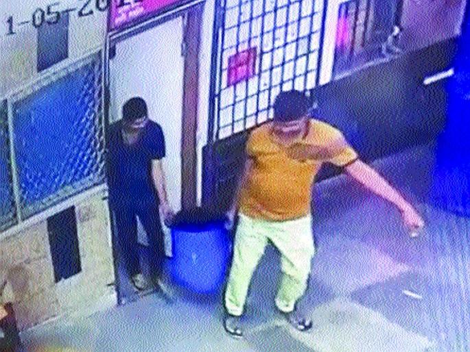 Water theft from the office of the Railway Manager | रेल्वे प्रबंधकाच्या कार्यालयातून पाणीचोरी Water theft from the office of the Railway Manager | रेल्वे प्रबंधकाच्या कार्यालयातून पाणीचोरी