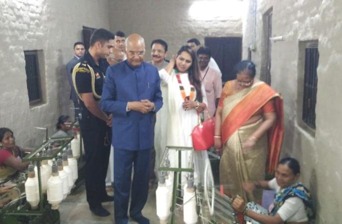 President Ram Nath Kovind arrives at Sevagram | राष्ट्रपती रामनाथ कोविंद यांचे सेवाग्राम येथे आगमन President Ram Nath Kovind arrives at Sevagram | राष्ट्रपती रामनाथ कोविंद यांचे सेवाग्राम येथे आगमन