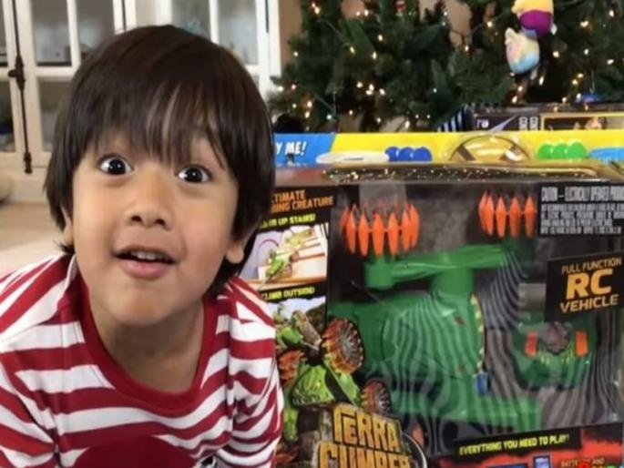 7 year old boy is making 22 million dollars a year on YouTube reviewing toys | धन धना धन! यूट्यूब व्हिडीओतून 7 वर्षांच्या मुलानं कमावले 1.5 अब्ज रुपये 7 year old boy is making 22 million dollars a year on YouTube reviewing toys | धन धना धन! यूट्यूब व्हिडीओतून 7 वर्षांच्या मुलानं कमावले 1.5 अब्ज रुपये