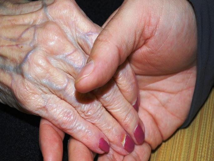 Elderly couple found dead in shukrwar Peth pune death by her husband | शुक्रवार पेठेत ज्येष्ठ दाम्पत्य मृतावस्थेत सापडले; पतीने उचललं टोकाचं पाऊल Elderly couple found dead in shukrwar Peth pune death by her husband | शुक्रवार पेठेत ज्येष्ठ दाम्पत्य मृतावस्थेत सापडले; पतीने उचललं टोकाचं पाऊल