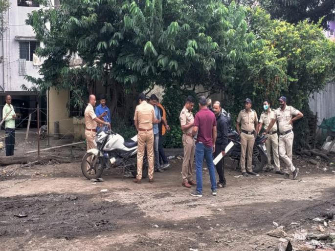 In Pune a minor was executed in broad daylight due to a love affair | पुण्यात प्रेम प्रकरणातून अल्पवयीन मुलाला भरदिवसा संपवले In Pune a minor was executed in broad daylight due to a love affair | पुण्यात प्रेम प्रकरणातून अल्पवयीन मुलाला भरदिवसा संपवले