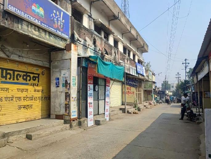 Three arrested over controvestial viral post over shivaji maharaj in at Riddhapur; Commercial establishments closed in the district | रिद्धपूर येथील व्हायरल पोस्टप्रकरणी तिघांना अटक; व्यापाऱ्यांकडून कडकडीत बंद