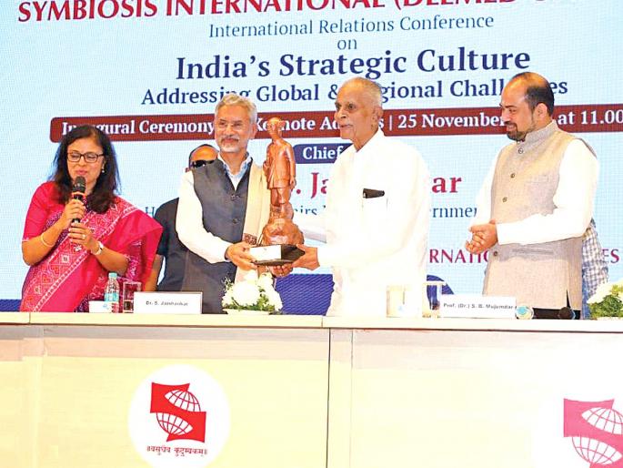 Foreign Minister should look at culture and history with an open eye. S. Jaishankar's statement | संस्कृती, इतिहासाकडे खुल्या नजरेने पाहावे, परराष्ट्रमंत्री डॉ. एस. जयशंकर यांचं विधान Foreign Minister should look at culture and history with an open eye. S. Jaishankar's statement | संस्कृती, इतिहासाकडे खुल्या नजरेने पाहावे, परराष्ट्रमंत्री डॉ. एस. जयशंकर यांचं विधान