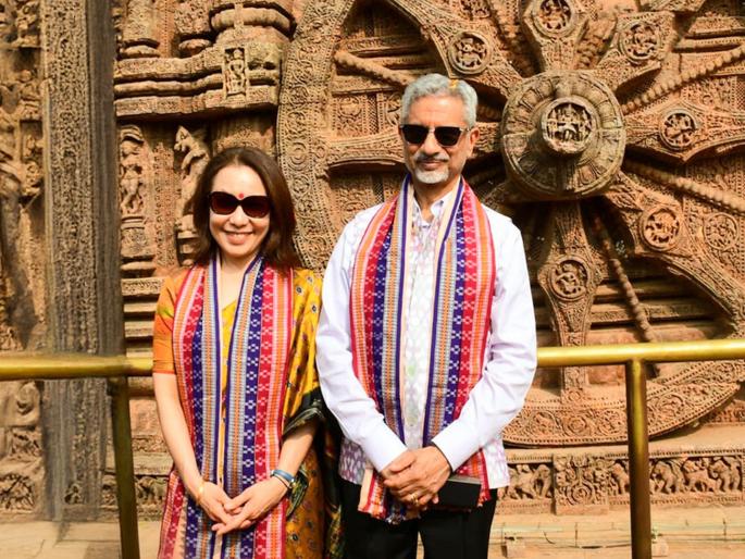 The Foreign Minister fell in love twice; his second wife from japan family know about the s jaishankar and wife kyoko somekawa love story | दोन वेळा प्रेमात पडले परराष्ट्र मंत्री; जपानी आहे त्यांची दुसरी पत्नी; अशी आहे एस जयशंकर यांची Love Story! The Foreign Minister fell in love twice; his second wife from japan family know about the s jaishankar and wife kyoko somekawa love story | दोन वेळा प्रेमात पडले परराष्ट्र मंत्री; जपानी आहे त्यांची दुसरी पत्नी; अशी आहे एस जयशंकर यांची Love Story!
