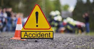 A father who went to fetch a mobile phone for his daughter died in an accident | मुलीकरीता मोबाइल आणण्यासाठी गेलेल्या वडिलांचा अपघातात मृत्यू A father who went to fetch a mobile phone for his daughter died in an accident | मुलीकरीता मोबाइल आणण्यासाठी गेलेल्या वडिलांचा अपघातात मृत्यू