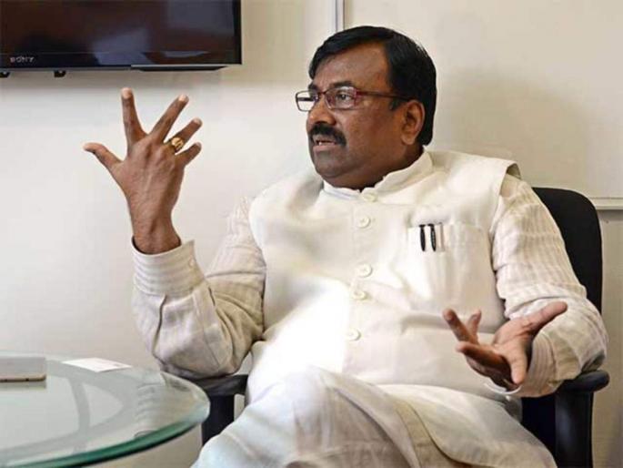 Those who cannot manage their own party should leave politics | स्वत:चा पक्ष न सांभाळता येणाऱ्यांनी राजकारण सोडून द्यावे Those who cannot manage their own party should leave politics | स्वत:चा पक्ष न सांभाळता येणाऱ्यांनी राजकारण सोडून द्यावे