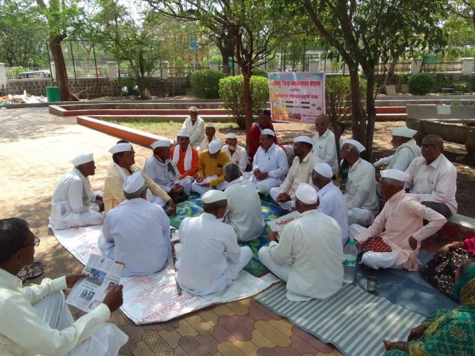 Solapur: Give concessions to artists who do not make a mark for 'Aadhaar', resolution of Folk Artists Association | Solapur: 'आधार' साठी ठसे न उमटणाऱ्या कलावंताना द्या सवलत, लोककलावंत संघटनेचा ठराव Solapur: Give concessions to artists who do not make a mark for 'Aadhaar', resolution of Folk Artists Association | Solapur: 'आधार' साठी ठसे न उमटणाऱ्या कलावंताना द्या सवलत, लोककलावंत संघटनेचा ठराव