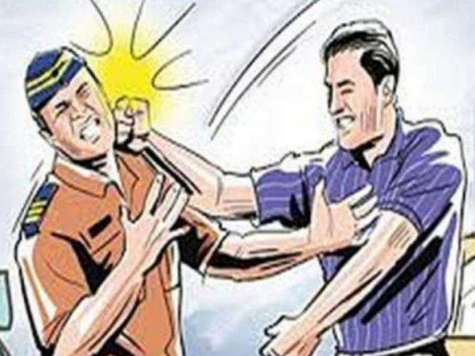Son, daughter and mother push the police! The three were sent straight to jail | मुलगा, मुलगी आणि आई यांची पोलिसांनाच धक्काबुक्की! तिघांची थेट केली तुरुंगात रवानगी Son, daughter and mother push the police! The three were sent straight to jail | मुलगा, मुलगी आणि आई यांची पोलिसांनाच धक्काबुक्की! तिघांची थेट केली तुरुंगात रवानगी