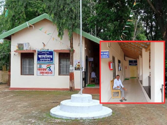 All employees except constables were suspended, empty offices locked; Action of sub-divisional officers in Aherit | शिपाई वगळता सर्वच कर्मचारी निलंबित, रिकाम्या कार्यालयास लावले टाळे All employees except constables were suspended, empty offices locked; Action of sub-divisional officers in Aherit | शिपाई वगळता सर्वच कर्मचारी निलंबित, रिकाम्या कार्यालयास लावले टाळे