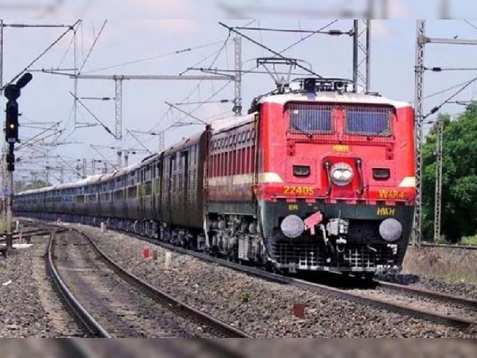 17 trains on the Howrah-Mumbai route have been cancelled for ten to twelve days amid festive season, passengers angry | रेल्वे प्रवाशांनो इकडे लक्ष द्या! सणासुदीच्या काळात 'या' मार्गावरील तब्बल १७ रेल्वेगाड्या रद्द 17 trains on the Howrah-Mumbai route have been cancelled for ten to twelve days amid festive season, passengers angry | रेल्वे प्रवाशांनो इकडे लक्ष द्या! सणासुदीच्या काळात 'या' मार्गावरील तब्बल १७ रेल्वेगाड्या रद्द