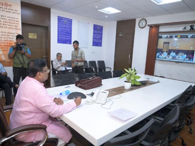 Chandrapur, Gondia District Guardian Minister Sudhir Mungantiwar directed the Collectors to coordinate all the departments in the district to overcome the crisis caused by heavy rains | सर्व विभागांनी एकत्र येऊन नागरिकांच्या समस्या सोडवाव्या - पालकमंत्री सुधीर मुनगंटीवार Chandrapur, Gondia District Guardian Minister Sudhir Mungantiwar directed the Collectors to coordinate all the departments in the district to overcome the crisis caused by heavy rains | सर्व विभागांनी एकत्र येऊन नागरिकांच्या समस्या सोडवाव्या - पालकमंत्री सुधीर मुनगंटीवार