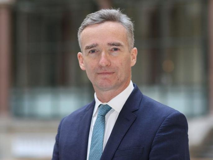 British High Commissioner Alex Ellis visits the RSS headquarter | ब्रिटिश उच्चायुक्त अलेक्स एलिस यांची संघस्थानी भेट; मिहानची केली पाहणी British High Commissioner Alex Ellis visits the RSS headquarter | ब्रिटिश उच्चायुक्त अलेक्स एलिस यांची संघस्थानी भेट; मिहानची केली पाहणी