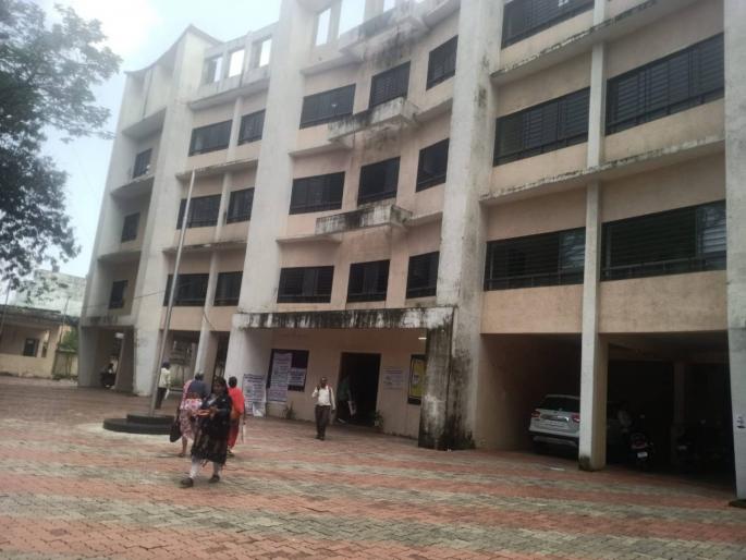 Tehsil office building cracked before inauguration in Ulhasnagar?; Complaint to Chief Minister | उल्हासनगरात उद्धाटनापूर्वी तहसिल कार्यालय इमारतीला तडे?; मुख्यमंत्र्यांकडे तक्रार Tehsil office building cracked before inauguration in Ulhasnagar?; Complaint to Chief Minister | उल्हासनगरात उद्धाटनापूर्वी तहसिल कार्यालय इमारतीला तडे?; मुख्यमंत्र्यांकडे तक्रार