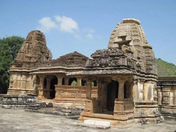 Saas bahu temple in Udaipur know interesting facts | भारतातील ११०० वर्ष सासू-सूनेचं मंदिर, जाणून घ्या अनोख्या मंदिराची कहाणी Saas bahu temple in Udaipur know interesting facts | भारतातील ११०० वर्ष सासू-सूनेचं मंदिर, जाणून घ्या अनोख्या मंदिराची कहाणी
