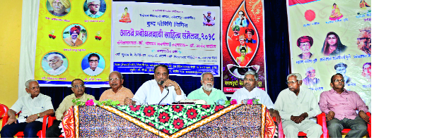 Congregation of caste names are prohibited | जातींच्या नावाचे महासंघ निषेधार्ह Congregation of caste names are prohibited | जातींच्या नावाचे महासंघ निषेधार्ह