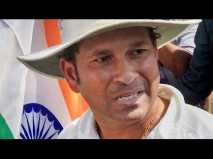 Sachin tendulkar looked at Achrekar sir and his tears broke | सचिनने ramakant आचरेकरसरांकडे पाहिले आणि त्याच्या अश्रूंचा बांध फुटला