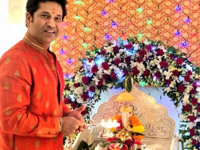 Ganesh Chaturthi 2018: Pooja of Lord Ganesh in the home of sachin tendulkar | Ganesh Chaturthi 2018 : क्रिकेटच्या देवानेही केली घरी गणपतीची पूजा