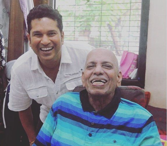 Sachin Tendulkar gave his gurus a lot of respect, shared special photos | सचिन तेंडुलकरने दिली आपल्या गुरुंना मानवंदना, शेअर केला खास फोटो