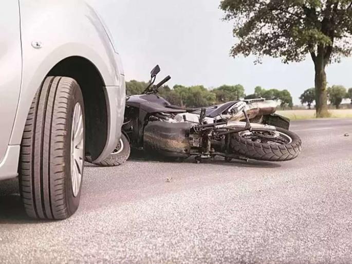 In MP, Youth hits brother and uncle with car; Crushed under the wheel 4 times | भाऊ झाला वैरी! युवकाने भावाला आणि काकाला कारने दिली धडक; ४ वेळा चाकाखाली चिरडले In MP, Youth hits brother and uncle with car; Crushed under the wheel 4 times | भाऊ झाला वैरी! युवकाने भावाला आणि काकाला कारने दिली धडक; ४ वेळा चाकाखाली चिरडले