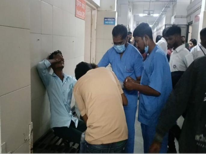 150 grooms poisoned during wedding ceremony; Incident at Nimgaon | विवाह साेहळ्यात दीडशे वऱ्हाडींना विषबाधा; निमगाव येथील घटना 150 grooms poisoned during wedding ceremony; Incident at Nimgaon | विवाह साेहळ्यात दीडशे वऱ्हाडींना विषबाधा; निमगाव येथील घटना